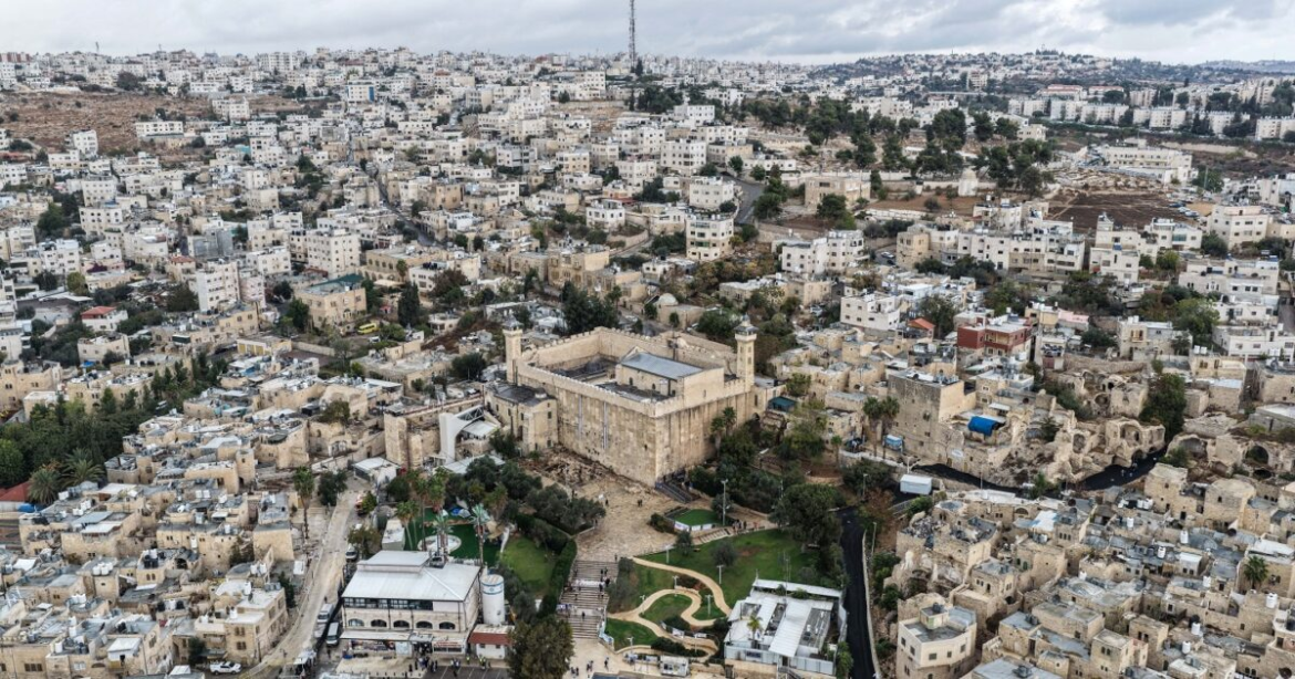 Το Ισραήλ απειλεί να κατεδαφίσει 25 πολυκατοικίες σε παλαιστινιακό καταυλισμό στη Δυτική Όχθη