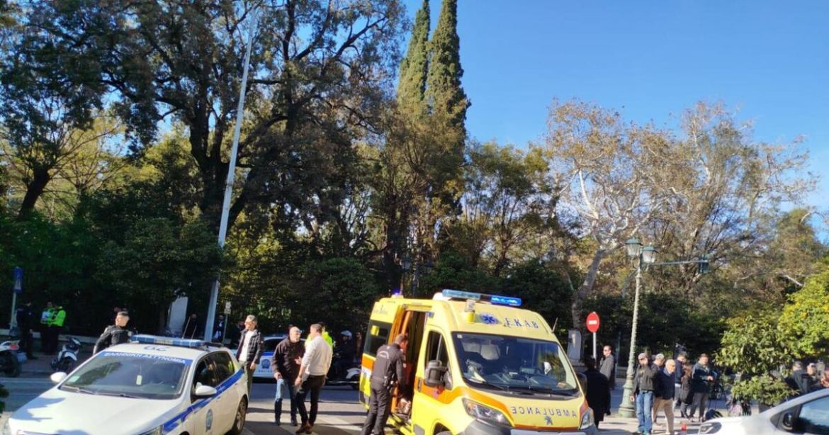 Παράσυρση πεζού από αυτοκίνητο έξω από το Μέγαρο Μαξίμου