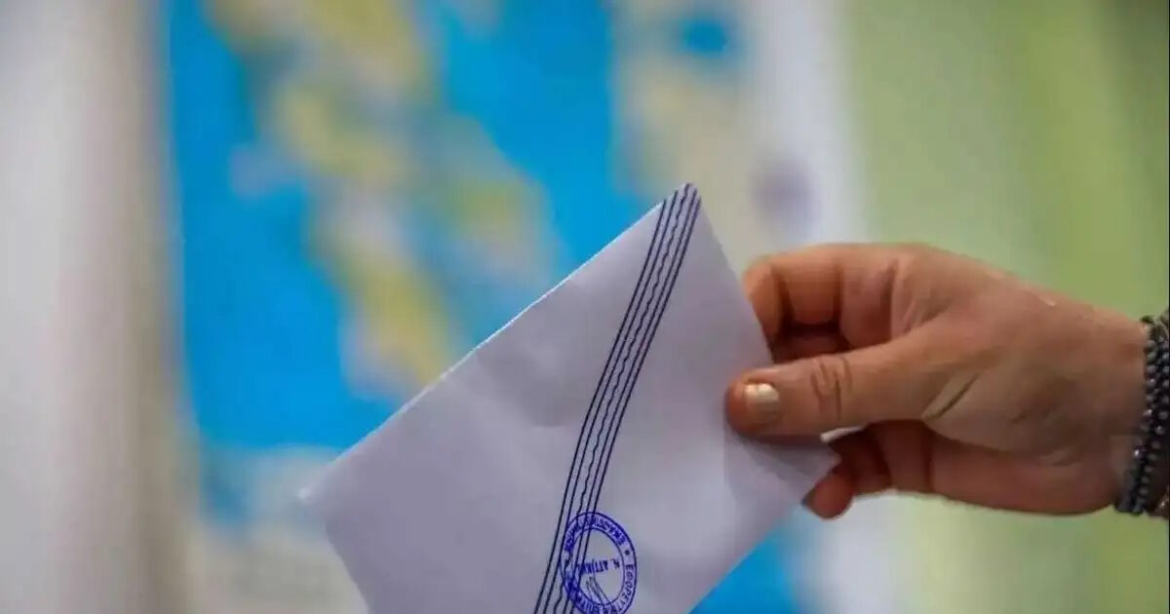 Δημοσκόπηση Pulse: Μικρή πτώση η ΝΔ, στάσιμο το ΠΑΣΟΚ, ανεβαίνει η Πλεύση Ελευθερίας – Τα «κόμματα» Τσίπρα και Σαμαρά