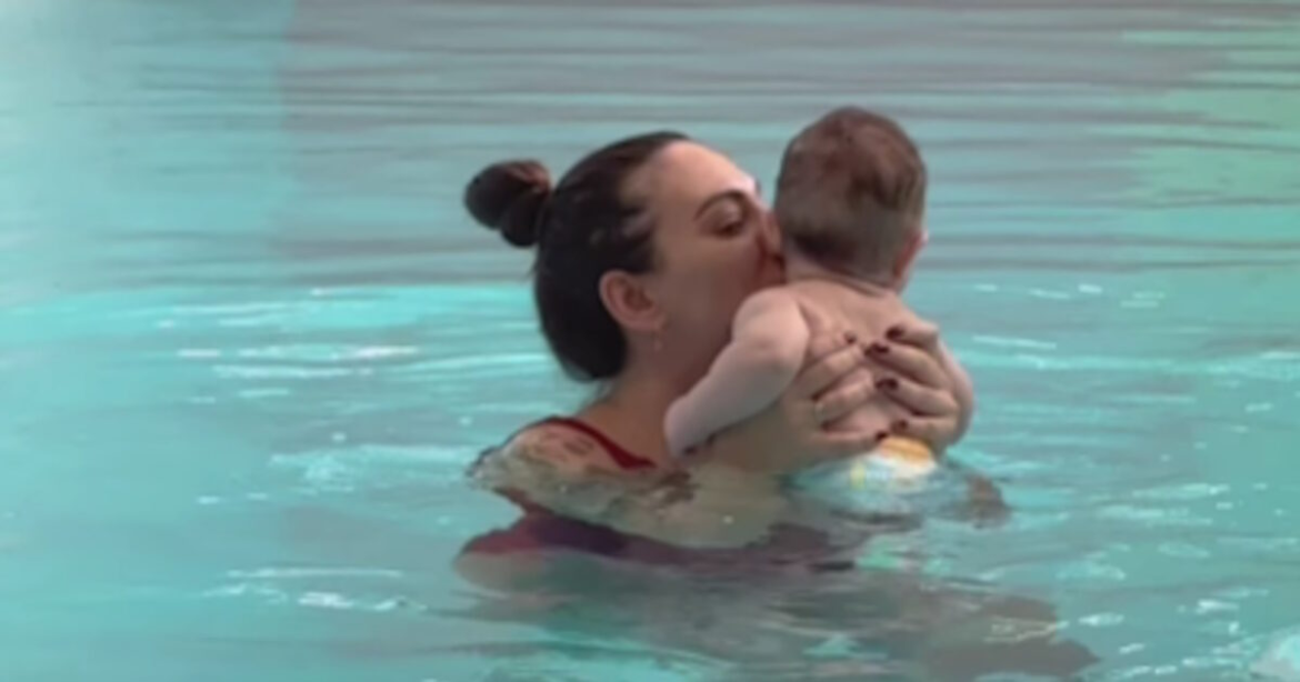 Η Ευρυδίκη Βαλαβάνη ξεκίνησε μαθήματα κολύμβησης με τον γιο της: Η συγκινητική ανάρτηση στα social media