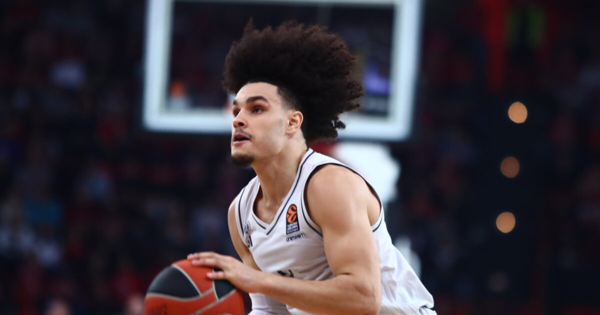 Μαινόμενος Ιφί, διέλυσε τον πάγκο της Παρί σε τάιμ άουτ στο παιχνίδι με τη Ρεάλ