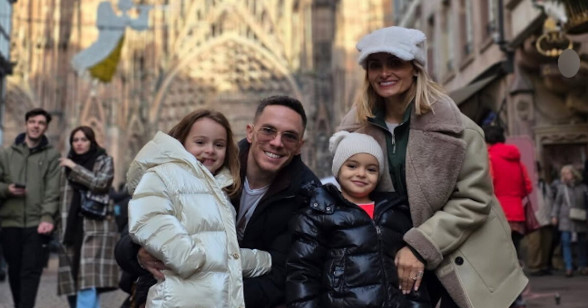 Λευτέρης Πετρούνιας – Βασιλική Μιλλούση: Οι μαγευτικές φωτογραφίες από το ταξίδι τους στο Στρασβούργο με τις κόρες τους