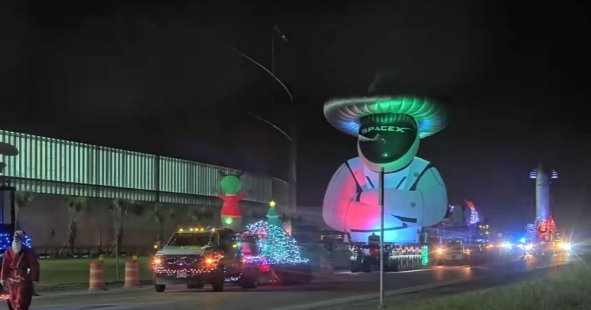 SpaceX: Σε χριστουγεννιάτικο κλίμα το Starbase – Λαμπιόνια και στολίδια σε πυραύλους και οχήματα