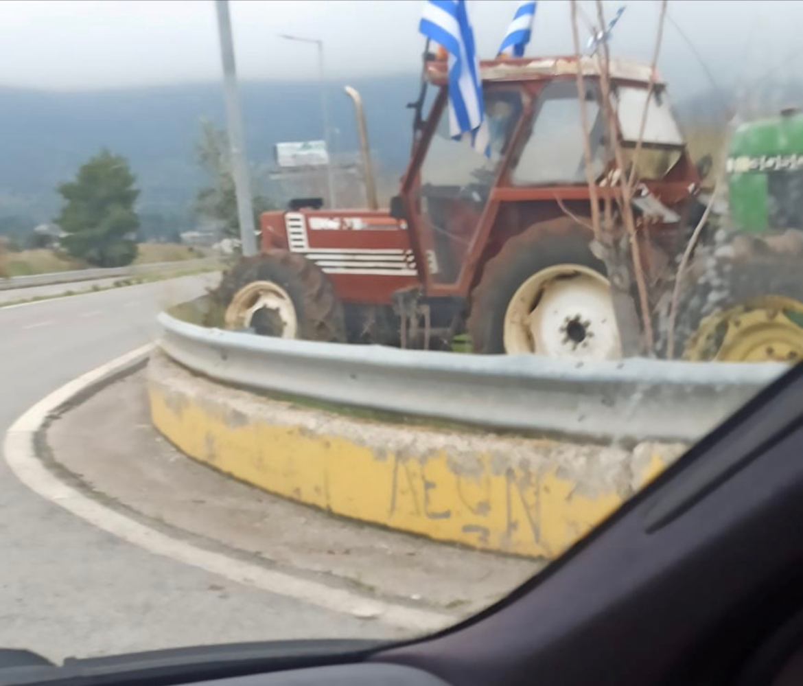 Αγρότες: Συνεχίζονται τα Μπλόκα αλλά με ανοιχτούς δρόμους για τους εκδρομείς των Χριστουγέννων [Βίντεο]