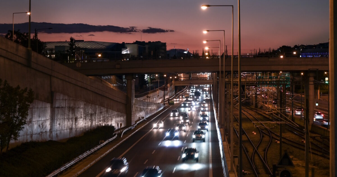 Νεκρός ντελιβεράς σε τροχαίο στην Αττική Οδό – Αιμοληψία σε εμπλεκόμενο οδηγό αυτοκινήτου