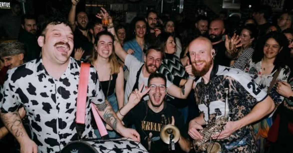 Φλώρινα: Συγκρότημα κατήγγειλε τον δήμαρχο για επίθεση και απειλές επειδή τραγούδησε στα σλάβικα