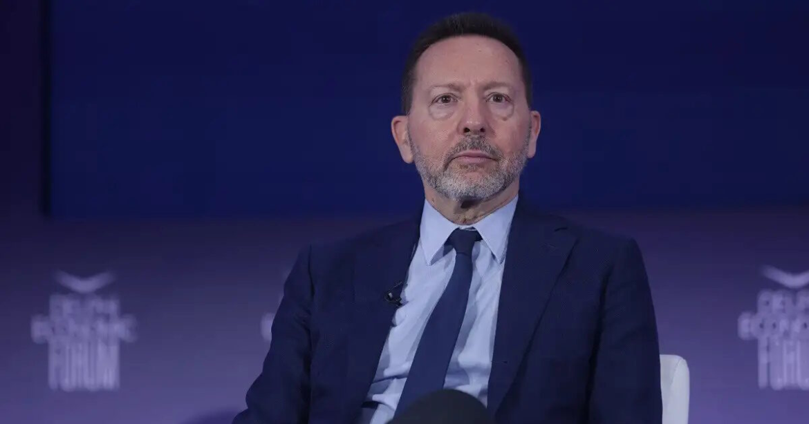 «Καμπανάκια» Στουρνάρα για παραγωγικότητα και ακρίβεια