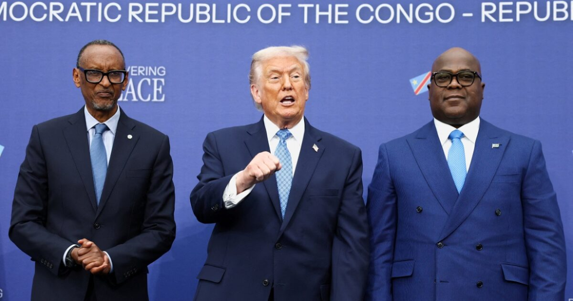 Ο Τραμπ υπογράφει ειρήνη με τους προέδρους Ρουάντας και Κονγκό την ώρα που ο πόλεμος συνεχίζεται