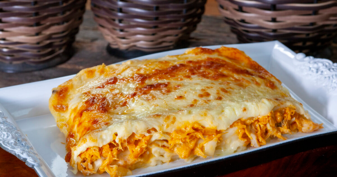 Συνταγή για εύκολα κανελόνια με κιμά κοτόπουλο και μοτσαρέλα