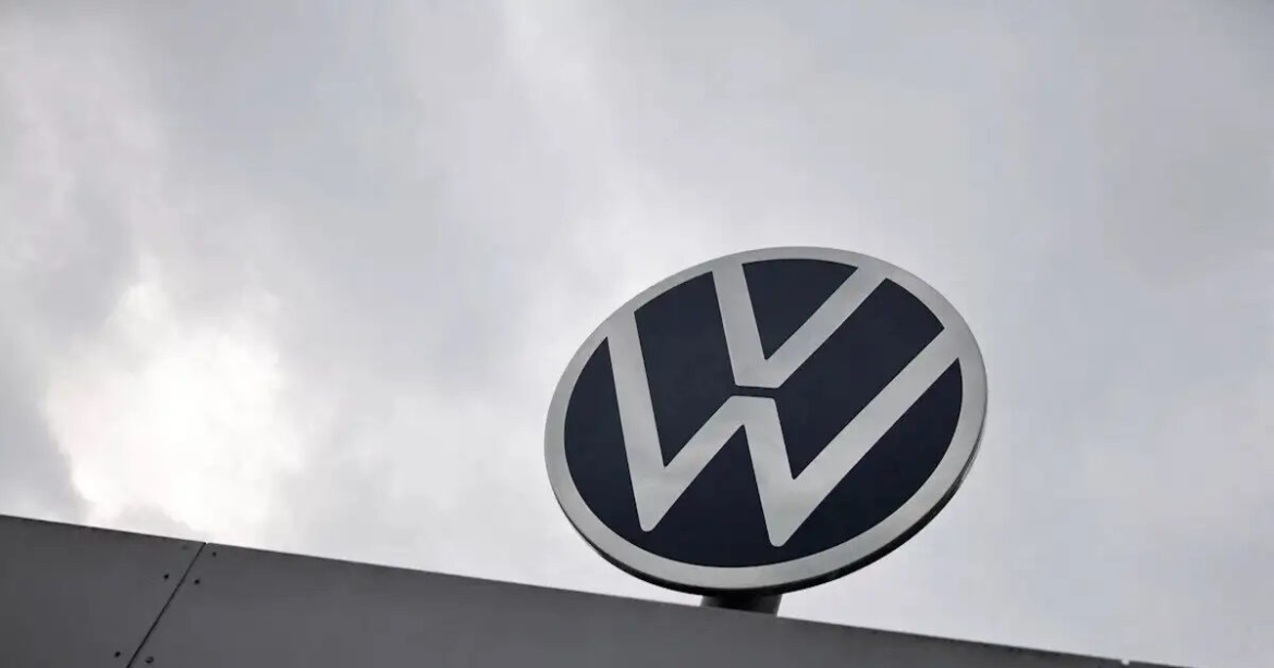 Volkswagen: Μειωμένο στα 160 δισ. ευρώ το τετραετές επενδυτικό σχέδιο – Πλήγμα από τους δασμούς ΗΠΑ και Κίνας