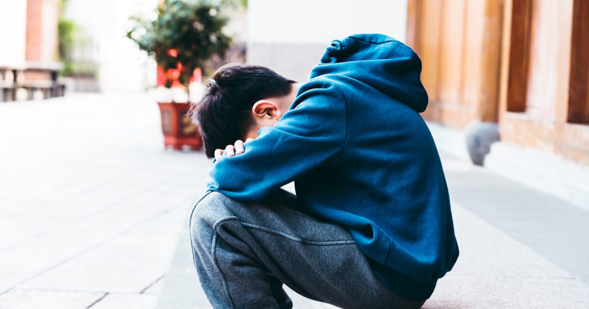 «Οι έφηβοι με κατάθλιψη είναι πιο κοντά στα AI bots παρά σε ψυχολόγους» – Καθηγητής προειδοποιεί για τους κινδύνους της Τεχνητής Νοημοσύνης