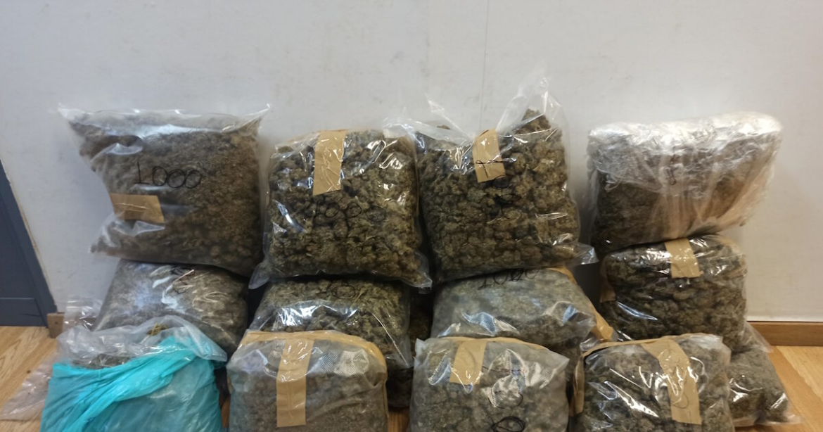 Ομόνοια: Έκρυβαν 45 κιλά κάνναβη στο αυτοκίνητό τους – Είχαν για «καβάτζες» διαμέρισμα airbnb και στούντιο ηχογράφησης