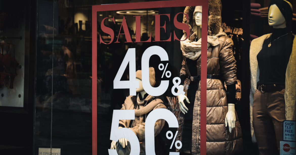 Χειμερινές εκπτώσεις 2026: Πότε ξεκινούν – Ποιες Κυριακές θα είναι ανοιχτά τα καταστήματα