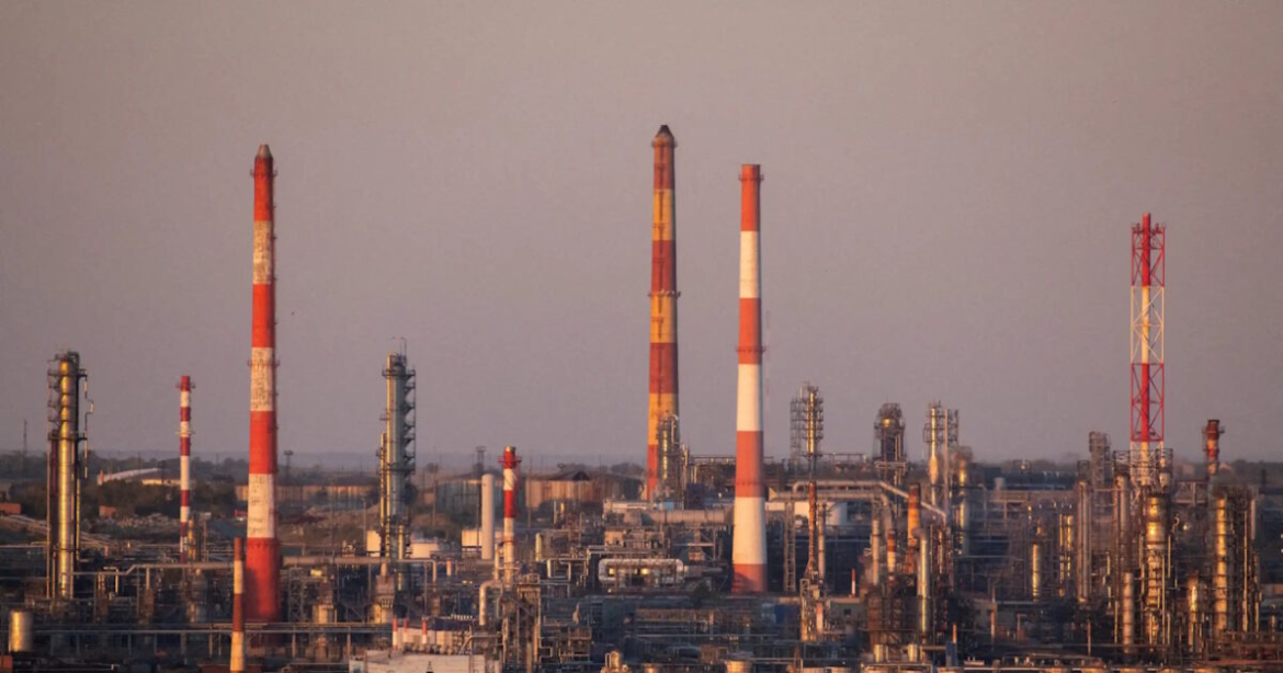 Goldman Sachs: Πιθανή πτώση των τιμών του πετρελαίου το 2026 λόγω υπερπροσφοράς