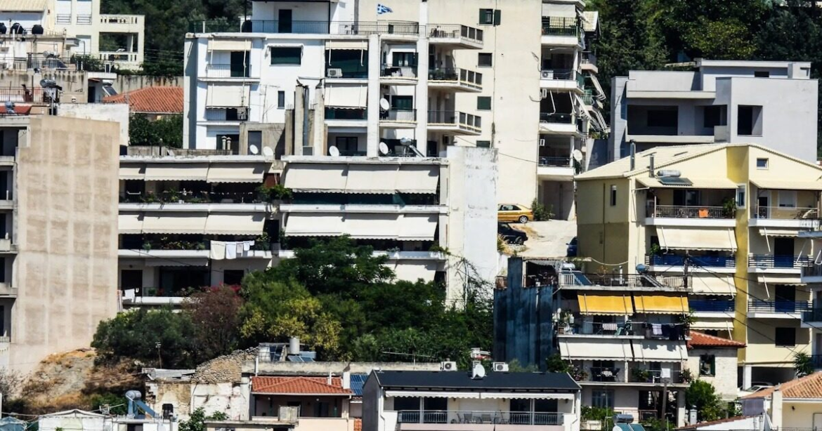 Ενισχύσεις σε ενοικιαστές και αύξηση προσφοράς κατοικιών – Όλο το πλέγμα στεγαστικών μέτρων από το 2026