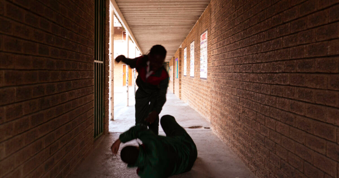 Ερέτρια: Συνελήφθησαν 6 ανήλικοι για τον άγριο ξυλοδαρμό του 16χρονου – Στο «Παίδων» μεταφέρθηκε ο τραυματίας