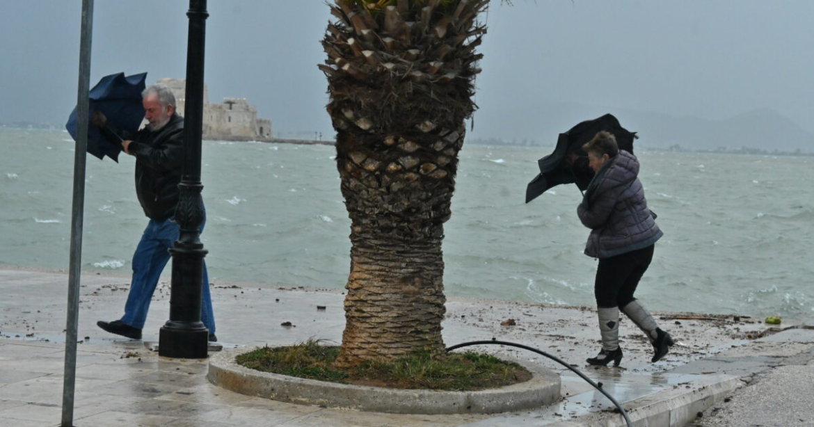 Καιρός σήμερα: Σαρώνουν το Ιόνιο άνεμοι 10 μποφόρ – Χιόνια στα ορεινά και πιθανότητες τοπικών βροχών