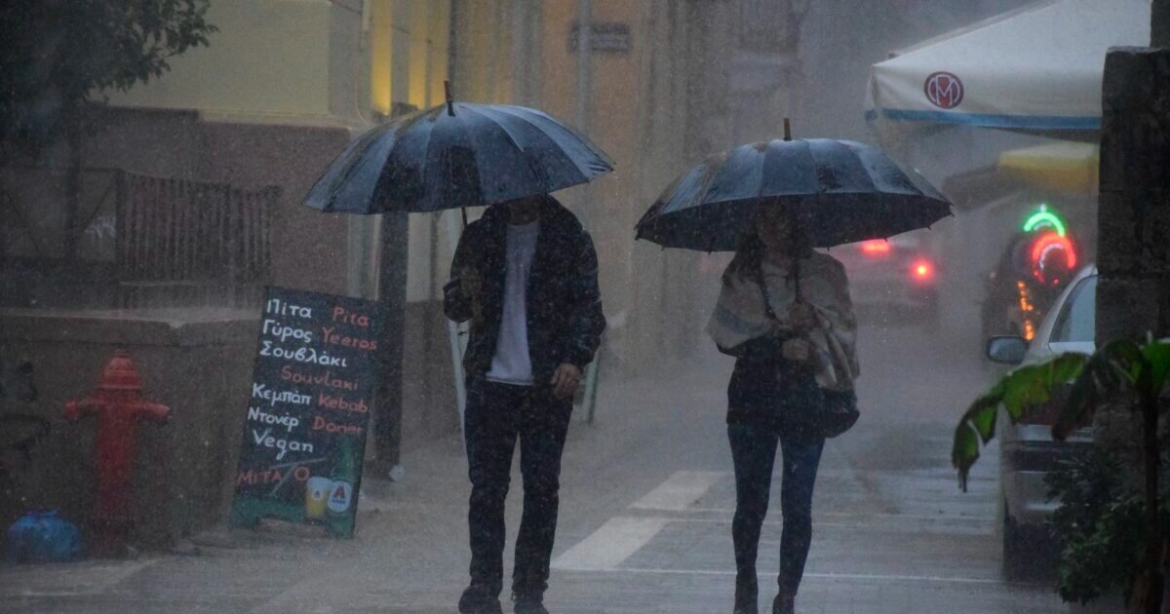 Κακοκαιρία 48 ωρών χτυπά με ισχυρές καταιγίδες και χιόνια τη χώρα: Σε Red Code 5 περιοχές – Στο επίκεντρο η Αττική το μεσημέρι