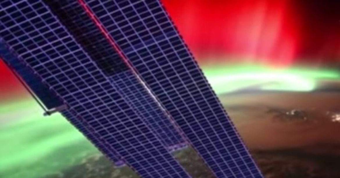 Το Βόρειο Σέλας από το διάστημα: Μαγικές εικόνες κατέγραψε κοσμοναύτης – «Ήταν σαν να πλέαμε στο φως»