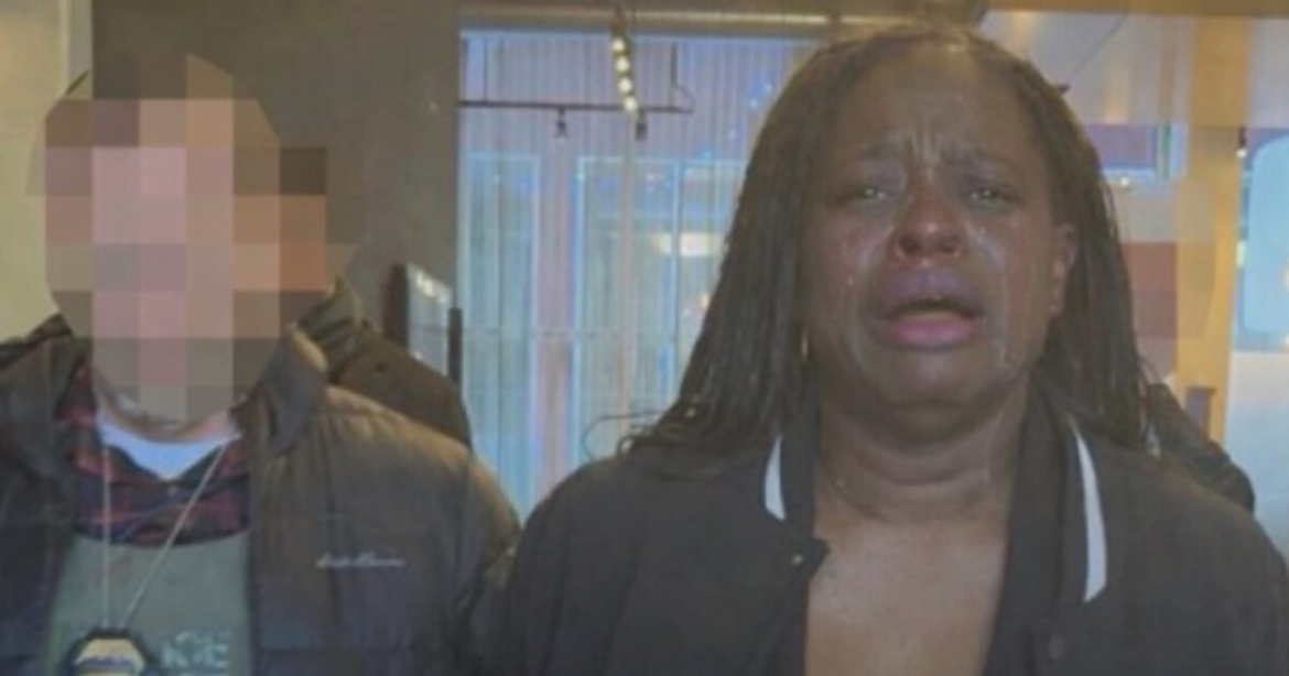 Ο Λευκός Οίκος δημοσίευσε επεξεργασμένη με AI φωτογραφία διαδηλώτριας από τη Μινεσότα