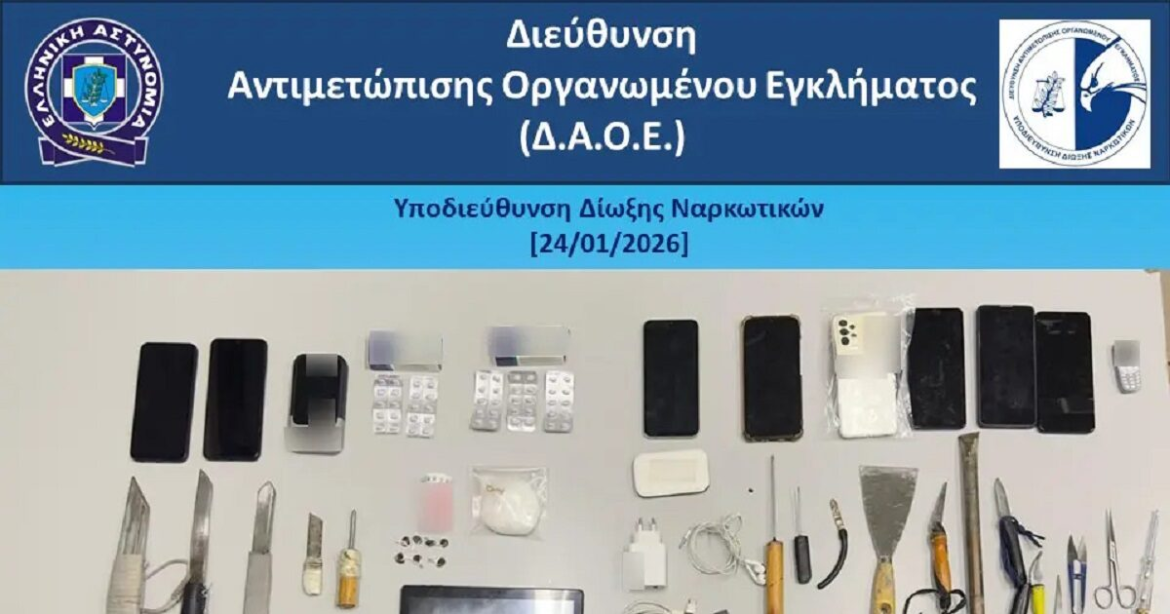 Μαχαίρια, ναρκωτικά και κινητά αποκάλυψε έφοδος της ΕΛ.ΑΣ. στις φυλακές Μαλανδρίνου