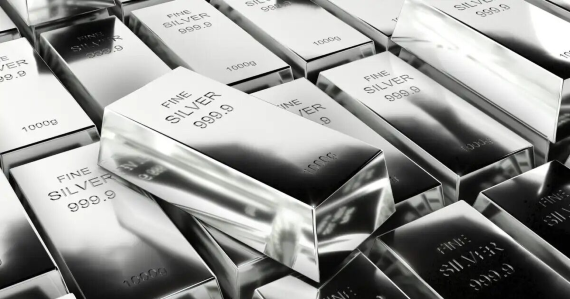 Πάνω από 100 δολάρια το ασήμι με επιταχυντές το αδύναμο δολάριο και τις γεωπολιτικές εντάσεις
