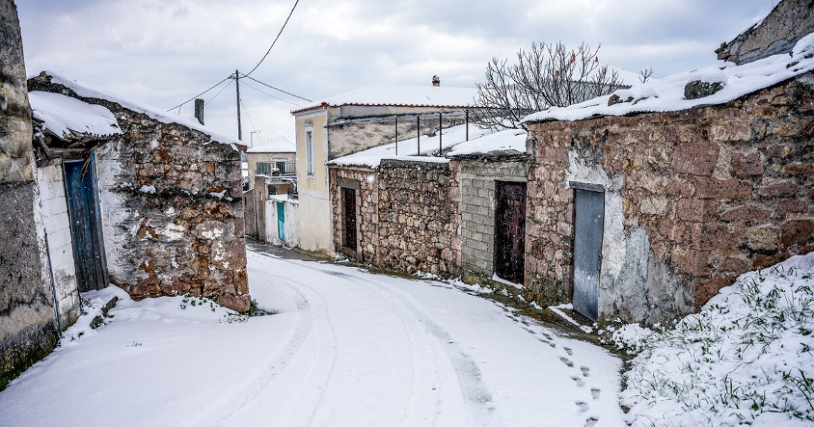 Καιρός αύριο: Πρωτοχρονιά με κρύο, χιόνια και τοπικές βροχές