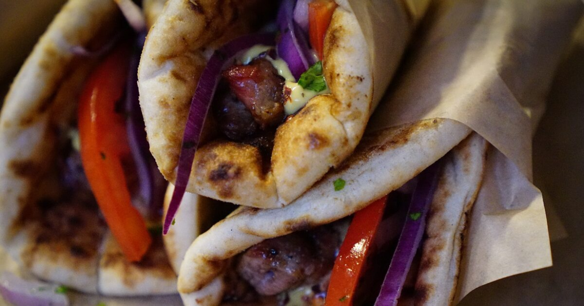 Ψάχνουν το πελατολόγιο του σουβλατζίδικου στη Δραπετσώνα που μαζί με πιτόγυρα πούλαγε και ναρκωτικά