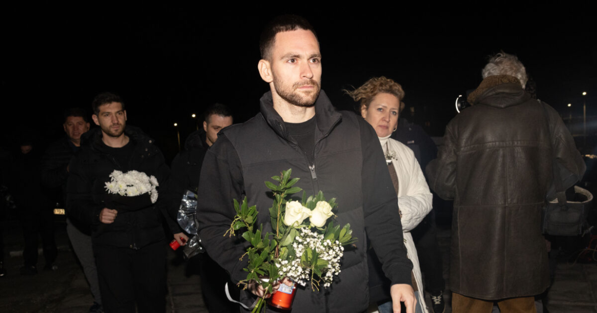 Συγκλονίζουν οι αναρτήσεις των παικτών του ΠΑΟΚ για τους αδικοχαμένους οπαδούς – «Αδέρφια μας εκεί ψηλά που ζείτε»