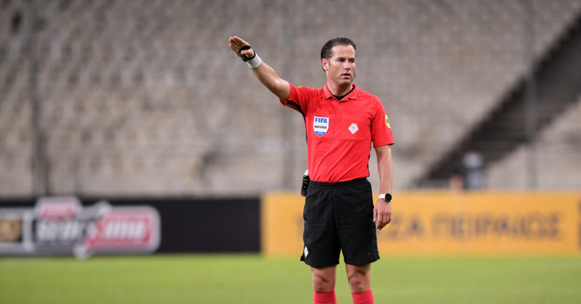 ΑΕΚ – Ολυμπιακός: Ο διαιτητής Ντάνι Μακέλι ορίστηκε στην Allwyn Arena