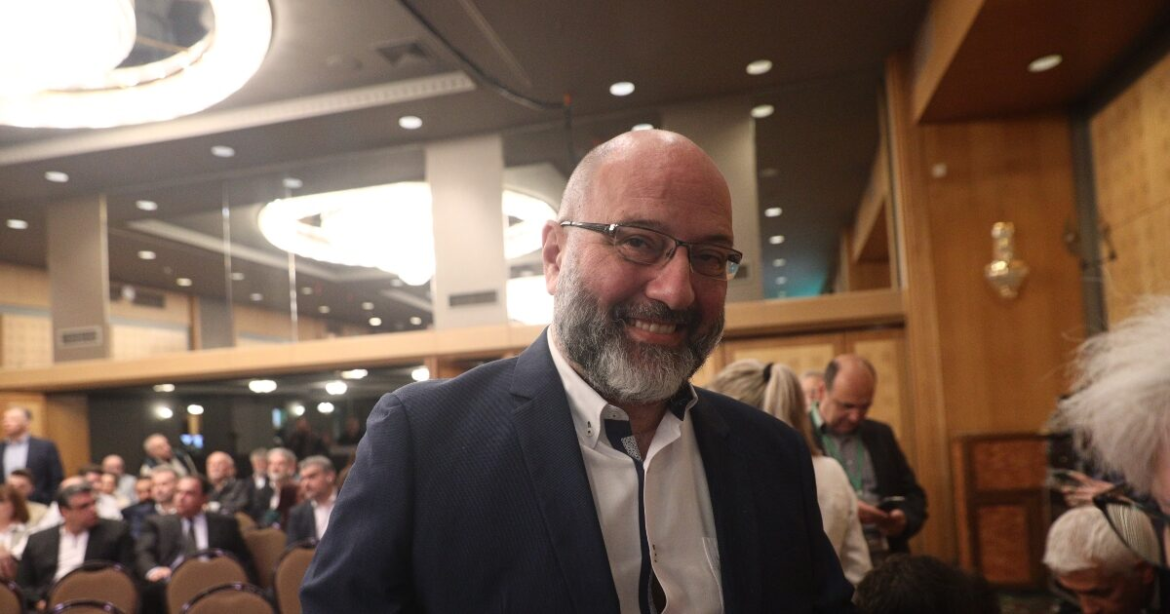 Σάκης Αρναούτογλου: Το δημόσιο μήνυμα για την απώλεια της μητέρας του – Η επιθυμία της οικογένειας