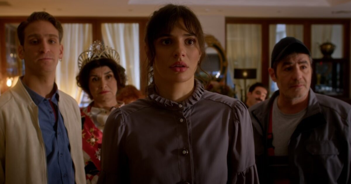 Hotel Elvira – επόμενα επεισόδια: Το υπουργείο Τουρισμού ανακοινώνει διαγωνισμό για το καλύτερο σποτ και η Ελβίρα ξεκινά δουλειά