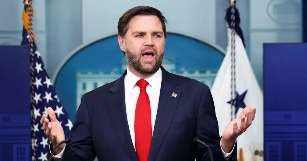 Τζέι Ντι Βανς: «Ένας τρελός έσπασε τα παράθυρα του σπιτιού μου με βαριοπούλα»