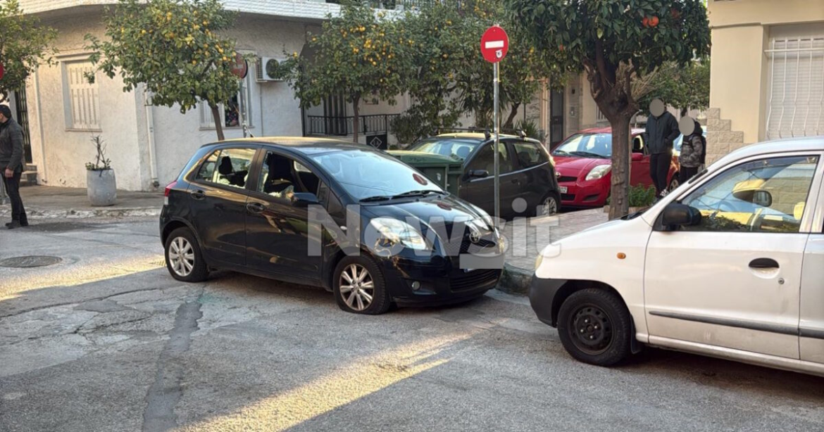 Πέταξαν χειροβομβίδα στον Κορυδαλλό: Ζημιές σε 6 αυτοκίνητα, έσπασαν τα τζάμια διαμερίσματος από το ωστικό κύμα