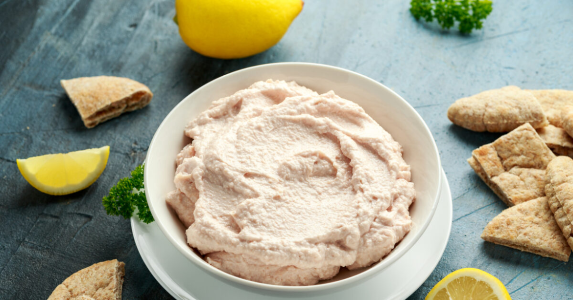 Καθαρά Δευτέρα 2026: Συνταγή για παραδοσιακή λευκή ταραμοσαλάτα με ψωμί