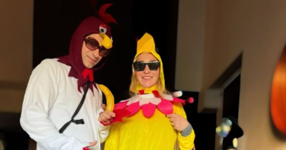 Αποστόλης Τότσικας και Ρούλα Ρέβη ντύθηκαν για τις απόκριες: «Οι φωτογραφίες που ήθελες»