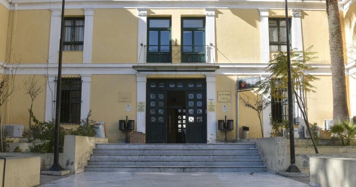 Σε πειθαρχικό έλεγχο ο δικηγόρος με το όπλο στην Ευελπίδων