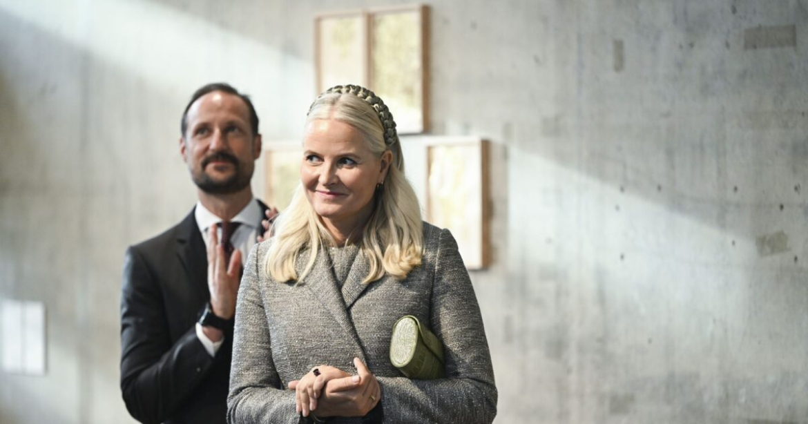 Επστάιν: Τουλάχιστον 1.000 αναφορές στην πριγκίπισσα Μέτε-Μάριτ της Νορβηγίας στα αρχεία – «Μου γαργαλάς το μυαλό»