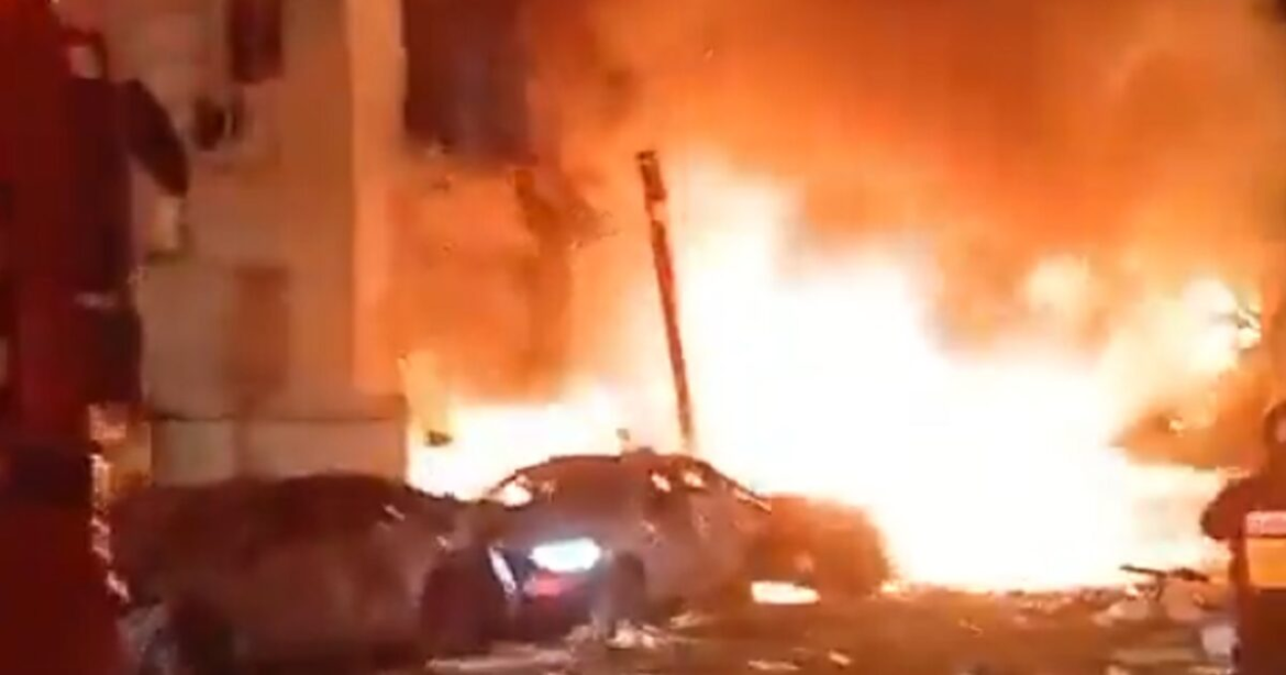 Η στιγμή που ο ιρανικός πύραυλος έπεσε στο Τελ Αβίβ – Μια γυναίκα νεκρή, δεκάδες τραυματίες