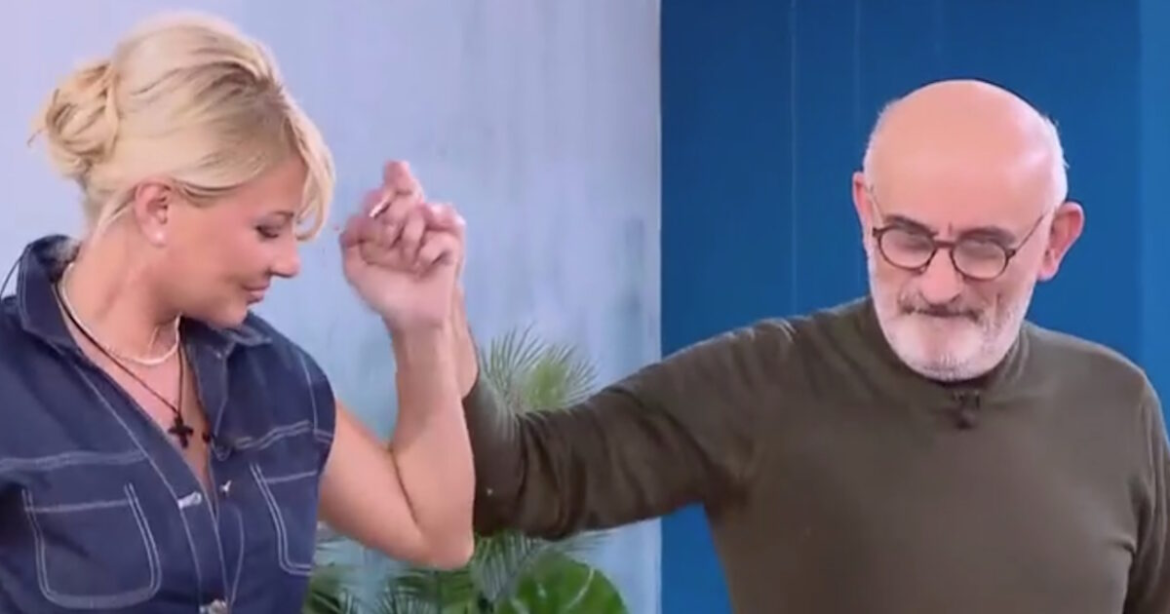 Ο Τάκης Βαμβακίδης on air χόρεψε ποντιακά με τη Φαίη Σκορδά και μίλησε για την περιπέτεια που πέρασε με την υγεία του