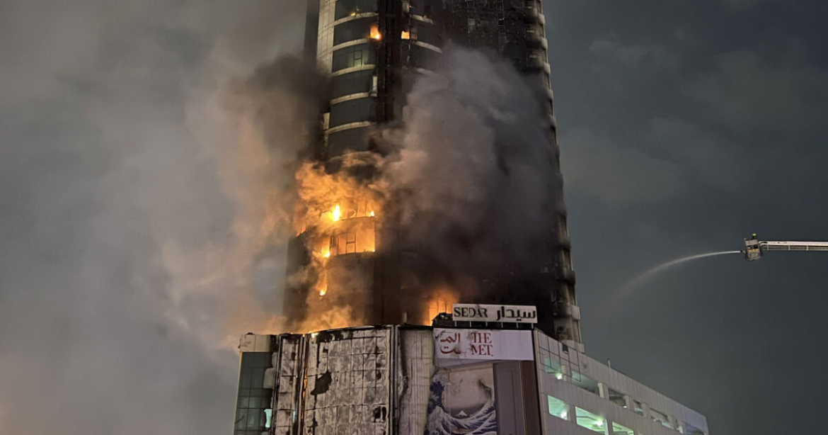 Τρόμος σε Ντουμπάι και Μπαχρέιν – Στις φλόγες το Fairmont Hotel, χτυπήματα σε ουρανοξύστες και σκηνές πανικού