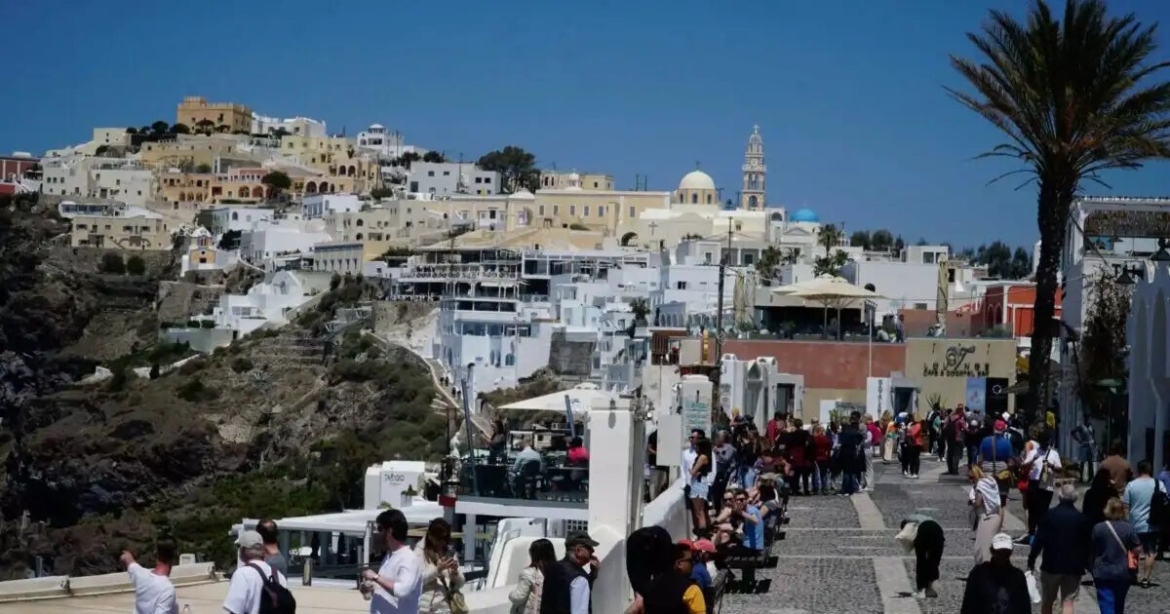 Τουρισμός: Πώς θα επηρεαστεί από τον πόλεμο στη Μέση Ανατολή – Οι πρώτες αντιδράσεις της αγοράς στην Ελλάδα