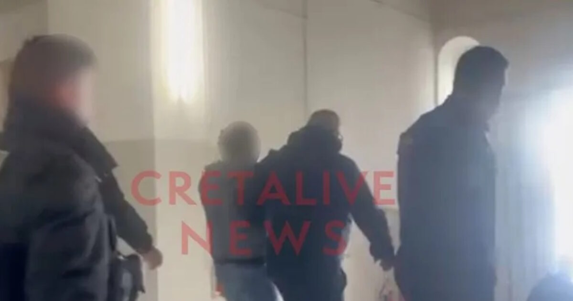 Ηράκλειο: Οργισμένοι συγγενείς αποδοκίμασαν τον Γάλλο που σκότωσε με το αυτοκίνητο την 36χρονη Ράνια