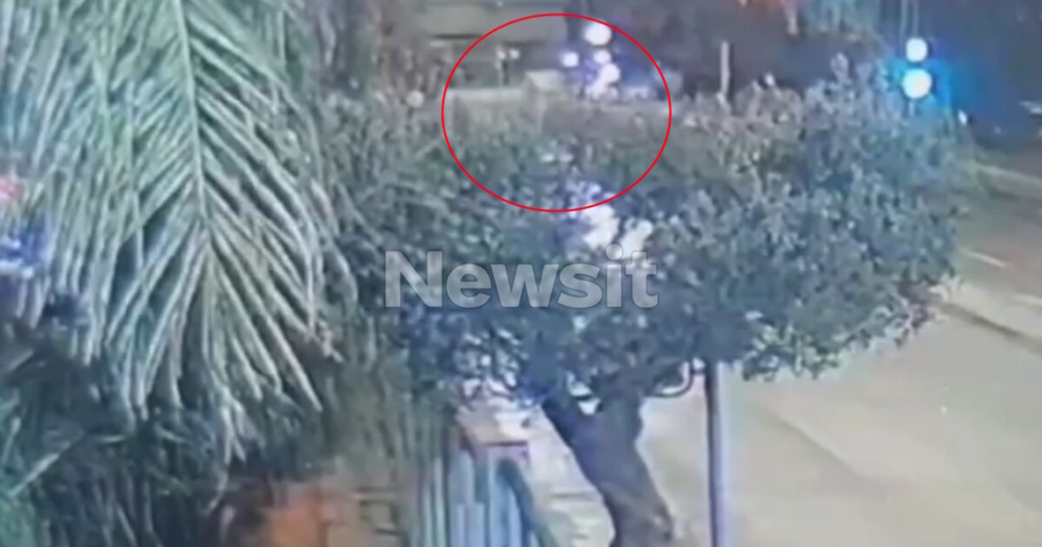 Βούλα: Βίντεο ντοκουμέντο από τη σφοδρή σύγκρουση του αυτοκίνητου με το ταξί της 55χρονης που σκοτώθηκε