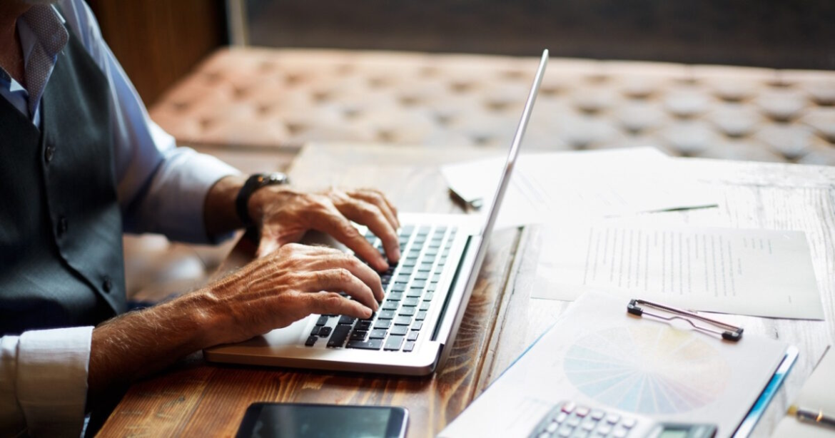 Ηλεκτρονικά τιμολόγια: Τέλος στη περίοδο χάριτος, από σήμερα ξεκινούν τα πρόστιμα – Ποιες επιχειρήσεις αφορά