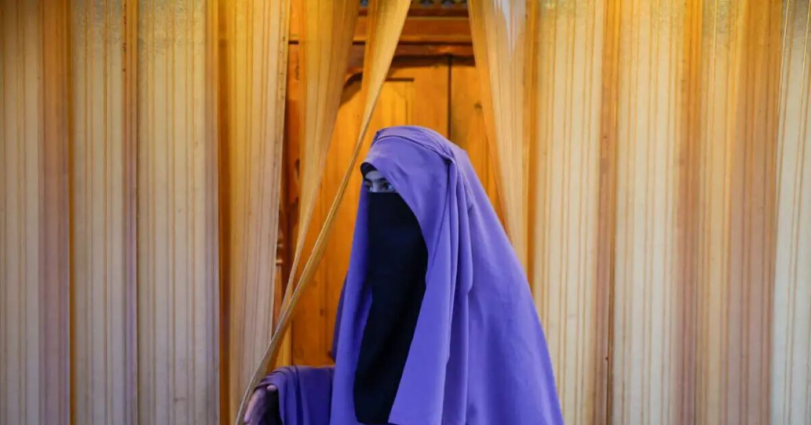 Απαγόρευση μπούρκας και νικάμπ: Δύο τα σενάρια, καμία συζήτηση για τη μαντίλα
