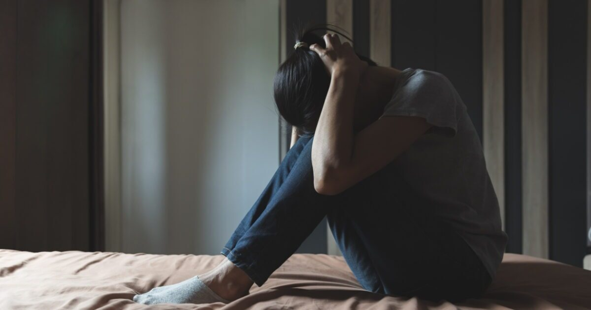 Θύμα κακοποίησης «σπάει» τη σιωπή της: «Ο σύντροφός μου με κλείδωνε σε δωμάτιο και με χτύπαγε – Βασάνιζε ζώα μέχρι θανάτου»