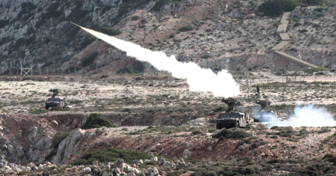 Το σχέδιο της Ελλάδας για πολυεπίπεδη αεράμυνα – Ο αντιαεροπορικός θόλος των 3 δισ. απέναντι σε πυραύλους και UAV