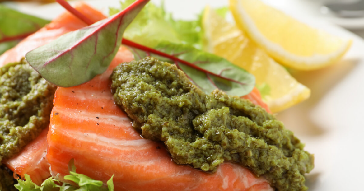 Συνταγή για φιλέτο σολομού με σάλτσα πέστο