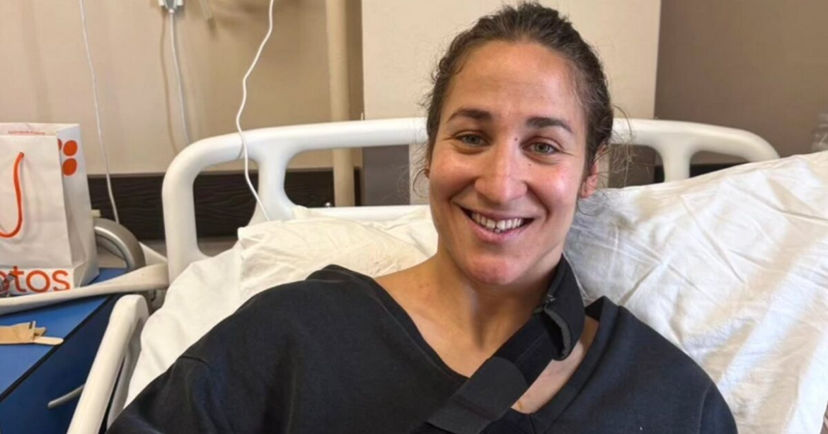 Η κολυμβήτρια Νόρα Δράκου έκανε χειρουργείο στον ώμο και θα χάσει το υπόλοιπο της σεζόν: «Ο δρόμος για το Λος Άντζελες 2028 συνεχίζεται» έγραψε η ίδια